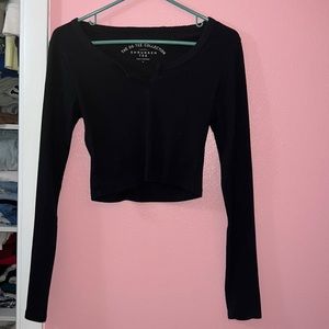 Black long sleeve cropped top.